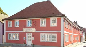 Exterior - Hotel Garni Goldene Traube (Bad Windsheim)