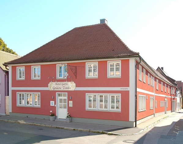 Exterior - Hotel Garni Goldene Traube (Bad Windsheim)