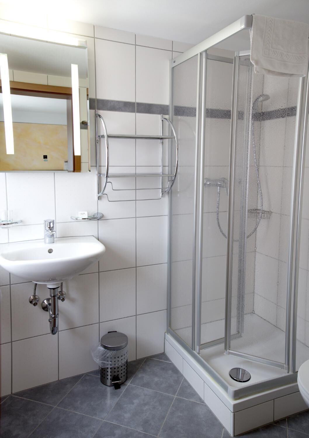 shower, hydromassage showerhead, hair dryer, towels