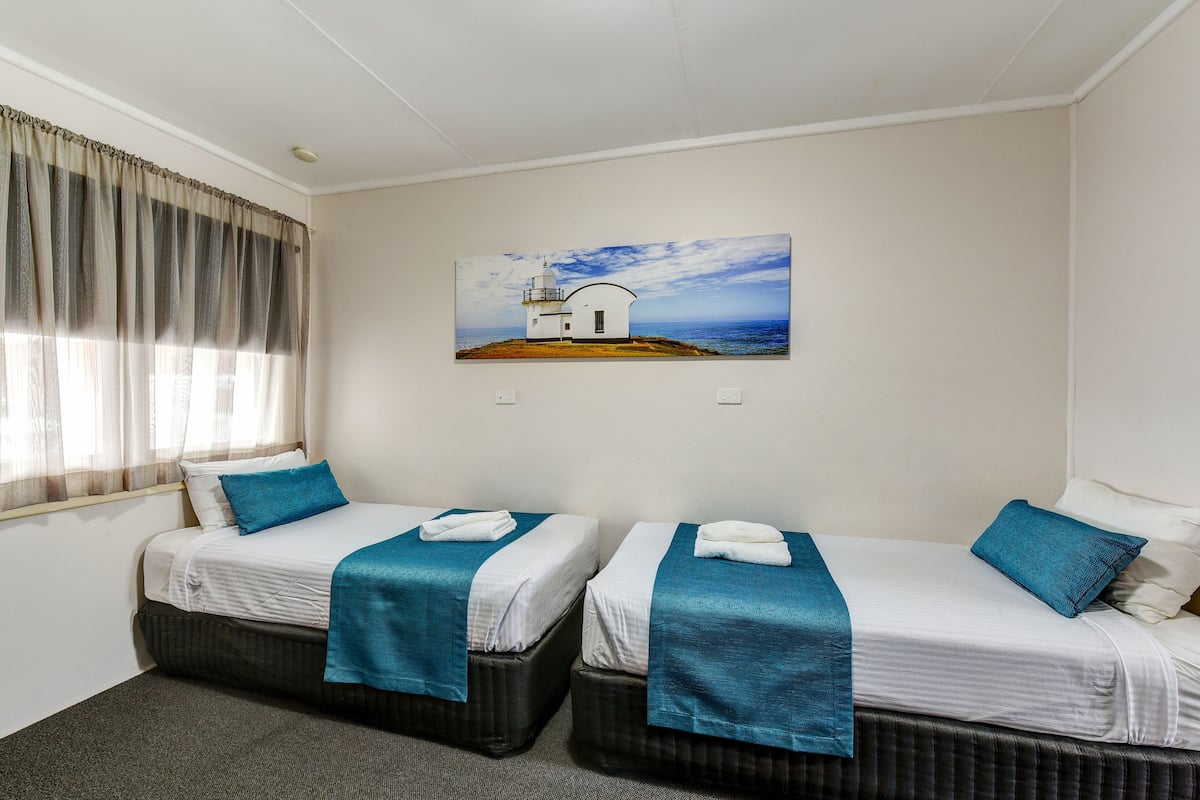 Triple Room | Free WiFi, bed sheets