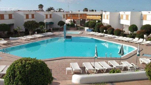 Outdoor pool - Bungalows Las Brisas (San Bartolomé de Tirajana)
