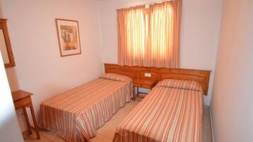 Bungalow, 2 Bedrooms | 2 bedrooms, blackout curtains, free cots/infant beds, WiFi