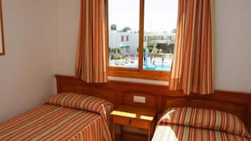 Bungalow, 2 Bedrooms | 2 bedrooms, blackout curtains, free cots/infant beds, WiFi