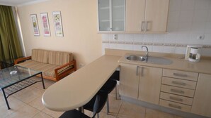 Bungalow, 2 Bedrooms | Private kitchenette | Coffee/tea maker, full-sized fridge, microwave, stovetop - Bungalows Las Brisas (San Bartolomé de Tirajana)