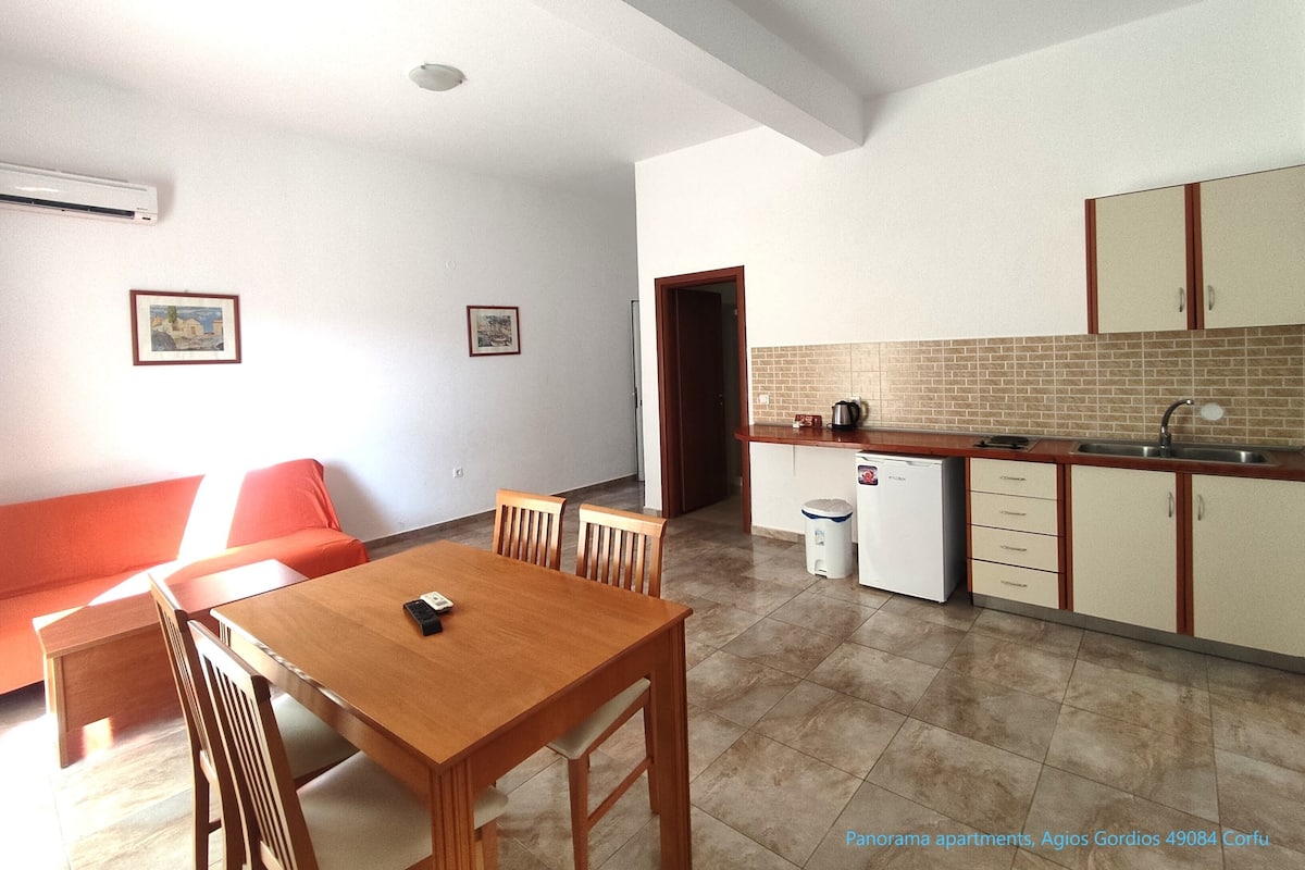 Apartment, Kitchenette | Private kitchen | Fridge, stovetop, electric kettle, cookware/dishes/utensils