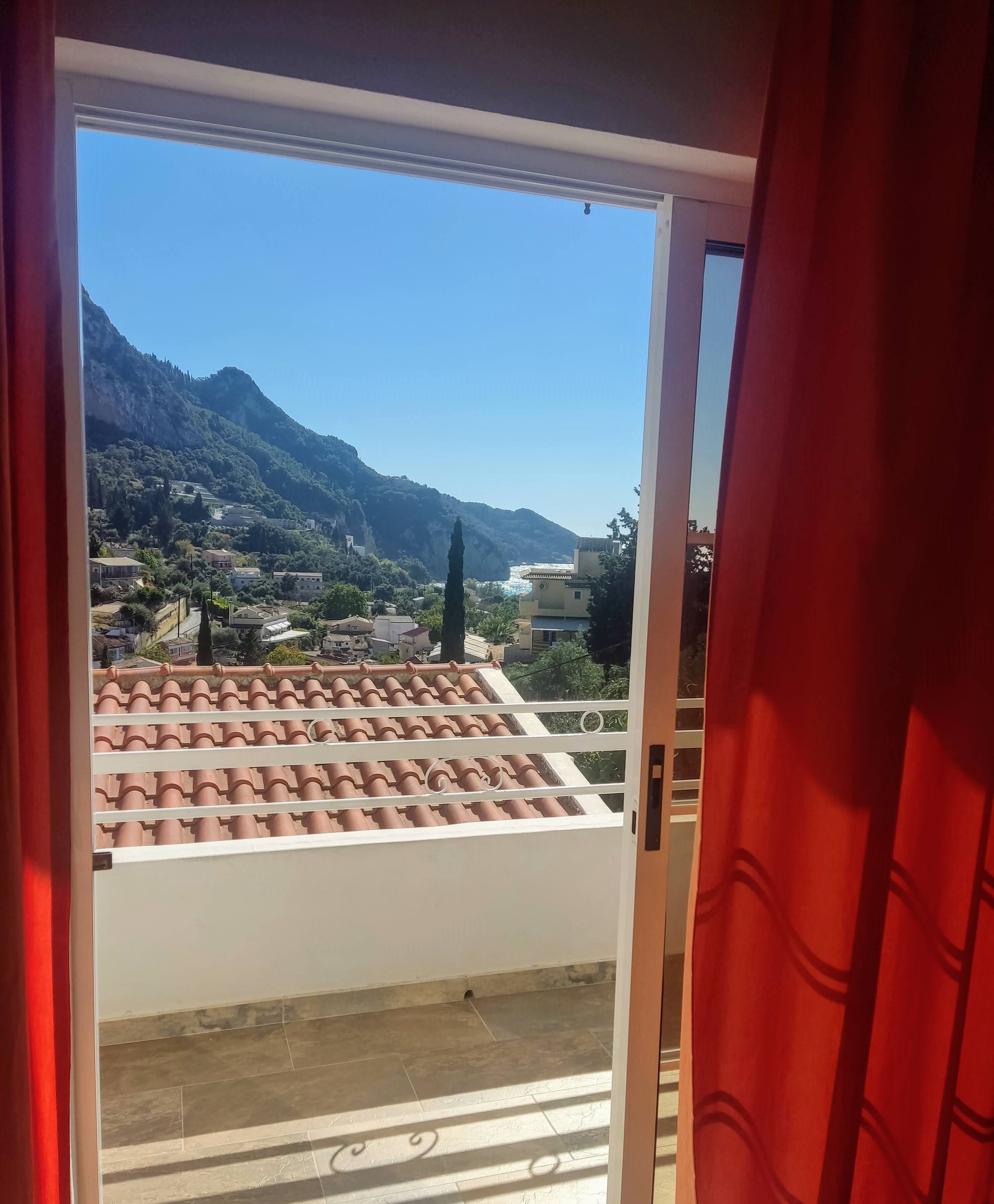 Estudio, 2 camas individuales, cocineta, vista a la montaña (2 Pax) | Caja de seguridad en la habitación y escritorio 