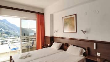 Estudio, 2 camas individuales, cocina básica, vistas parciales al mar (2 Pax) | Vistas del balcón
