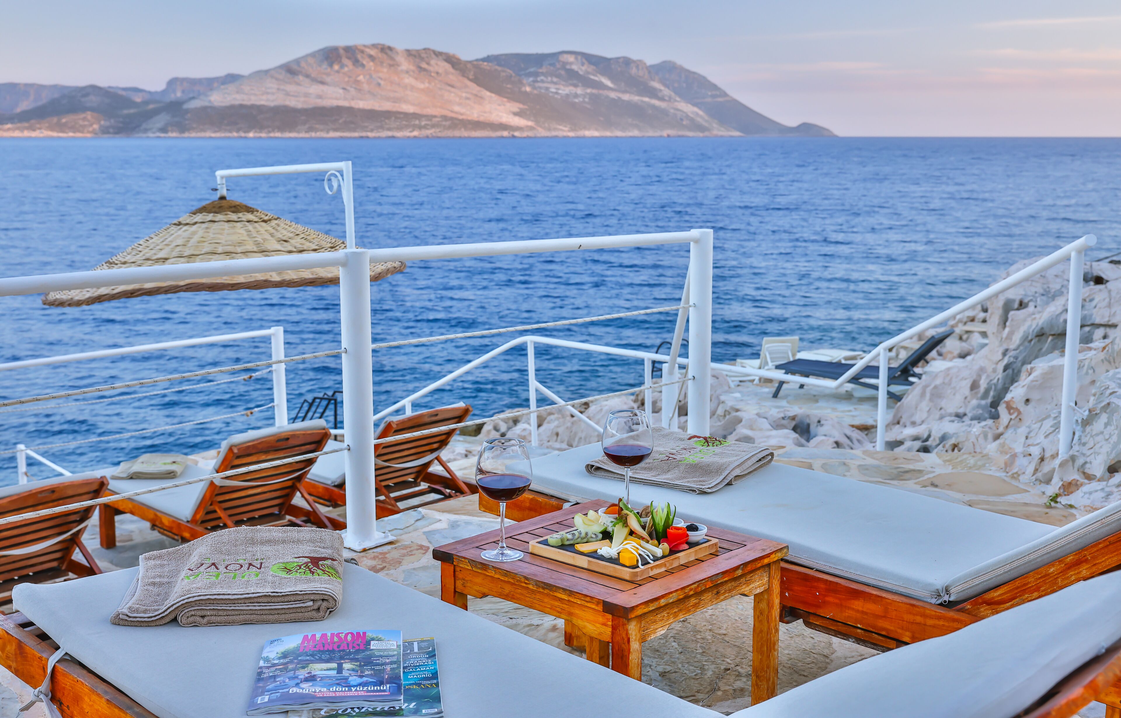 Playa en los alrededores y bar en la playa 