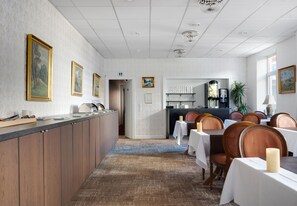 Breakfast and dinner served, Scandinavian cuisine - Hotel Postgaarden (Fredericia)