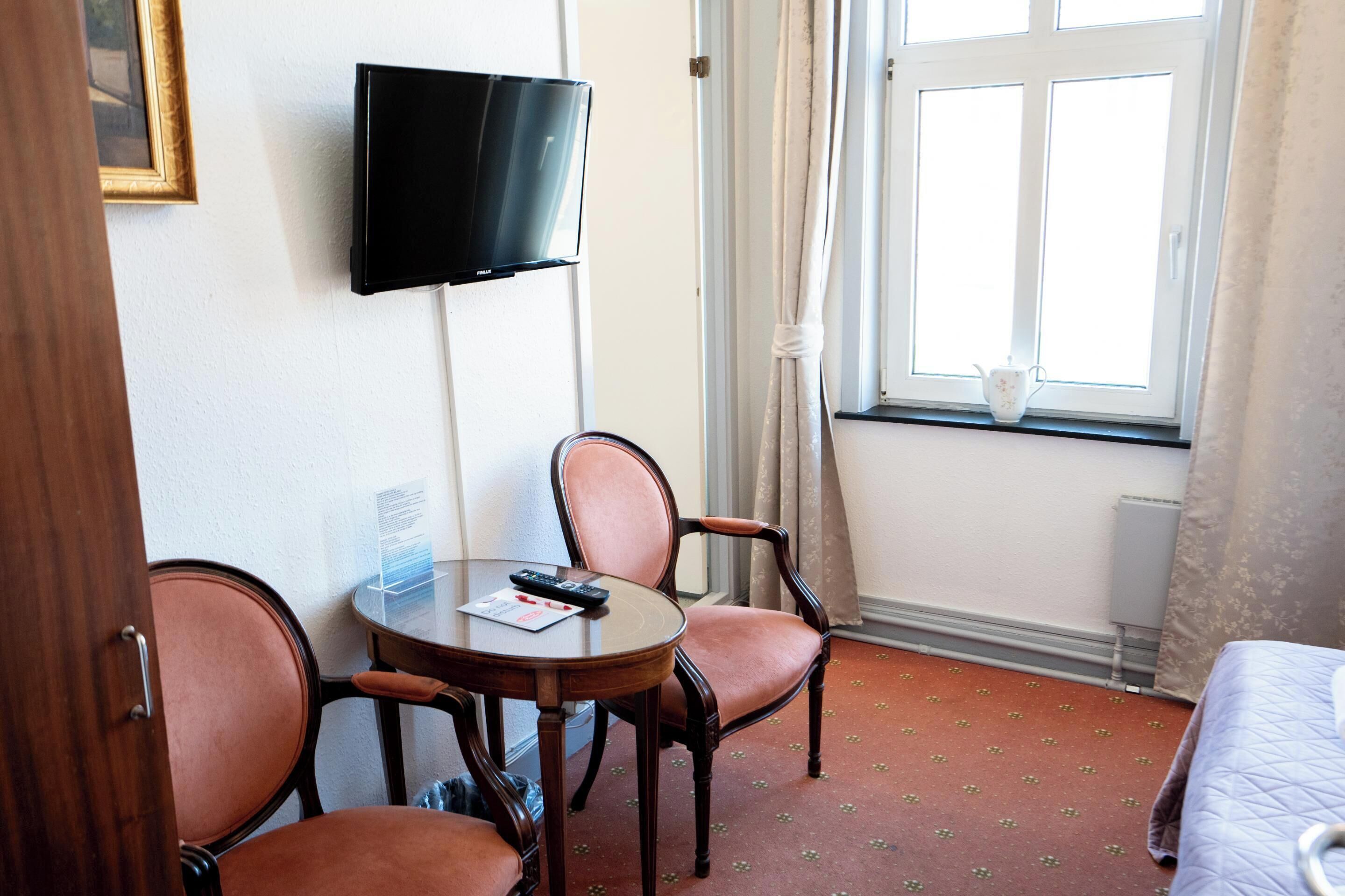 standard double room | television