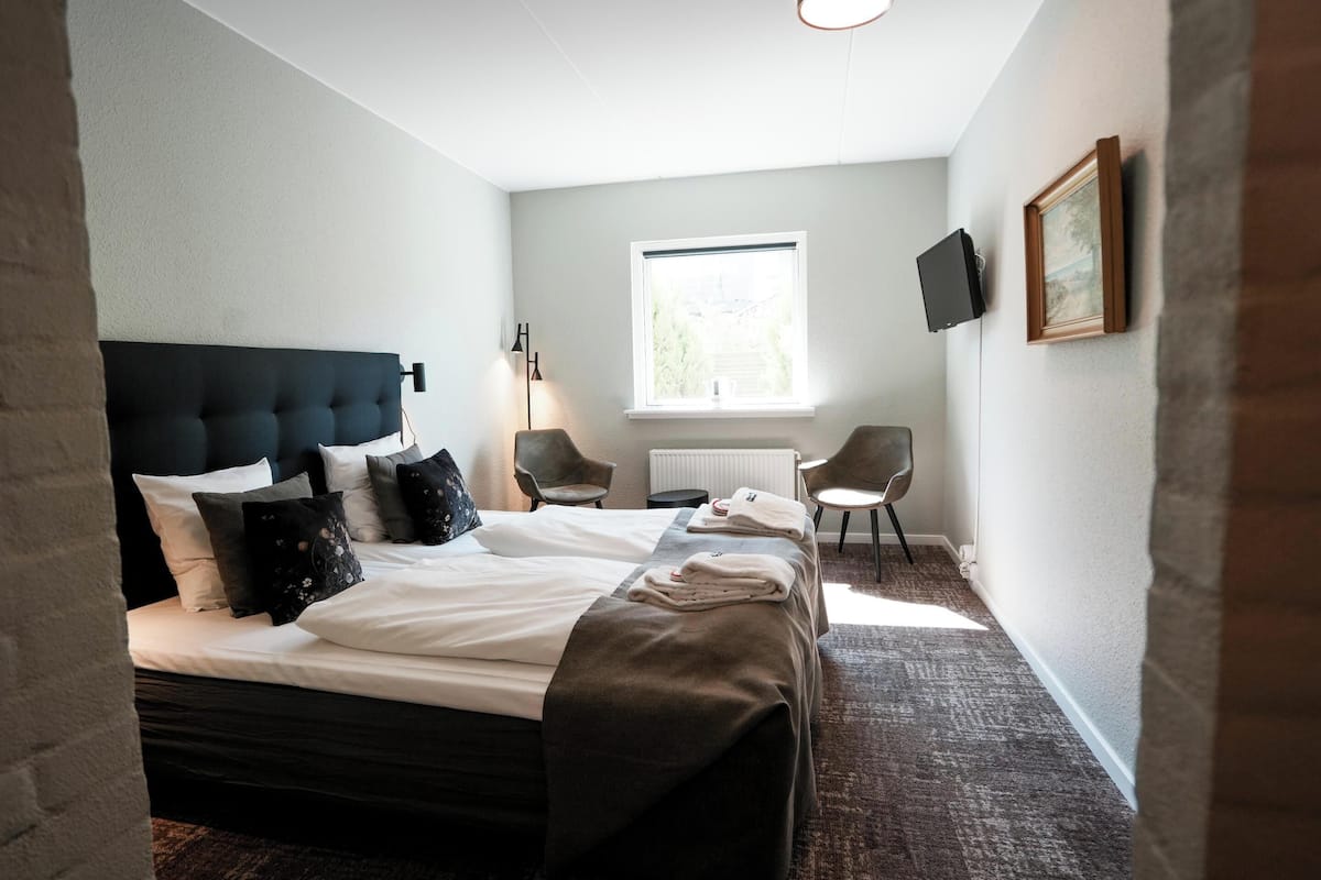 Superior Double Room | Desk, iron/ironing board, free WiFi, bed sheets