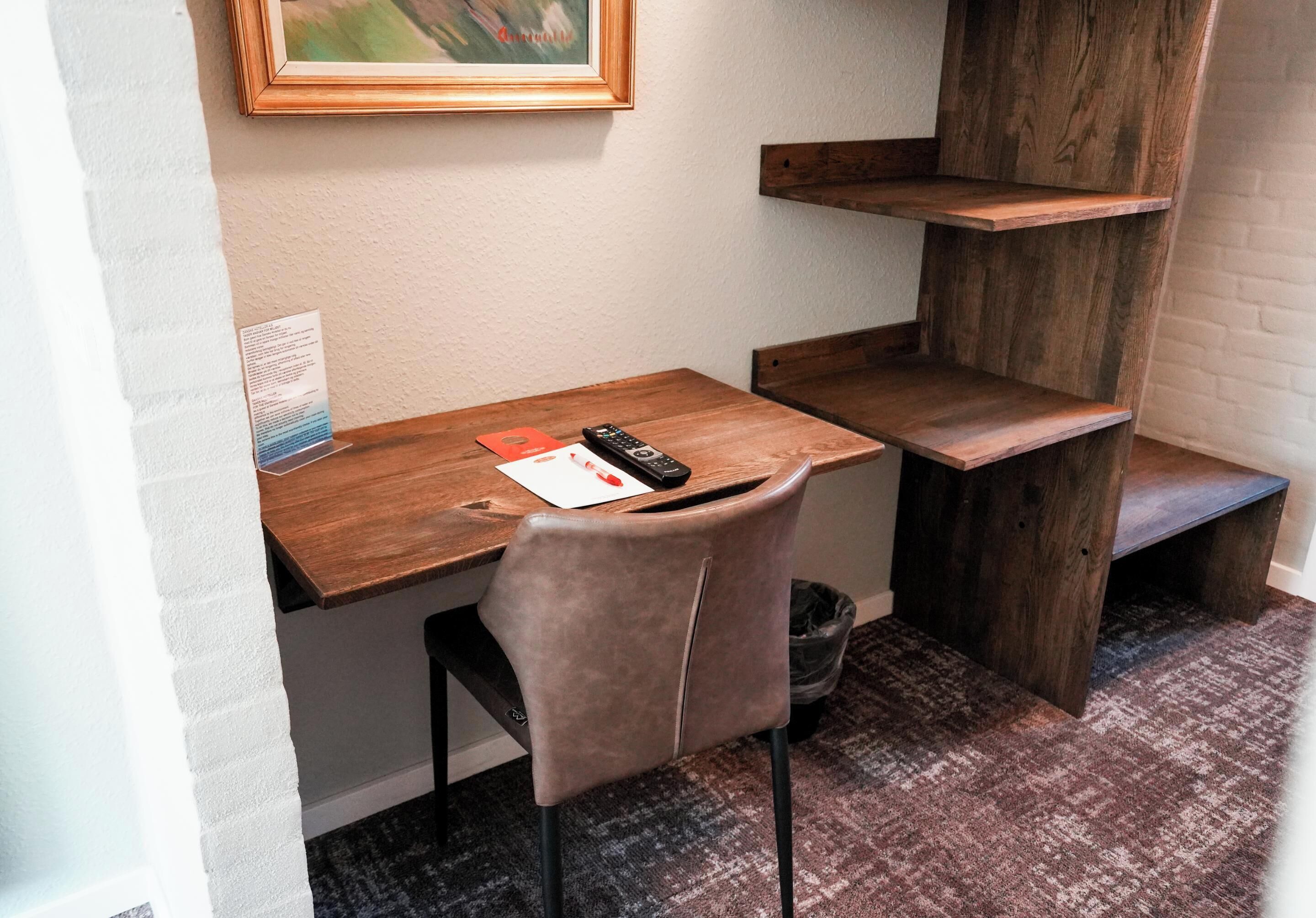 superior double room | living area | flat-screen tv