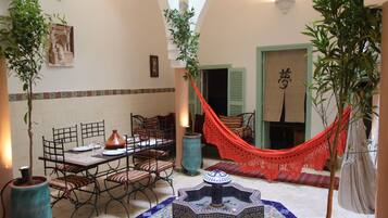 Breakfast, lunch and dinner served