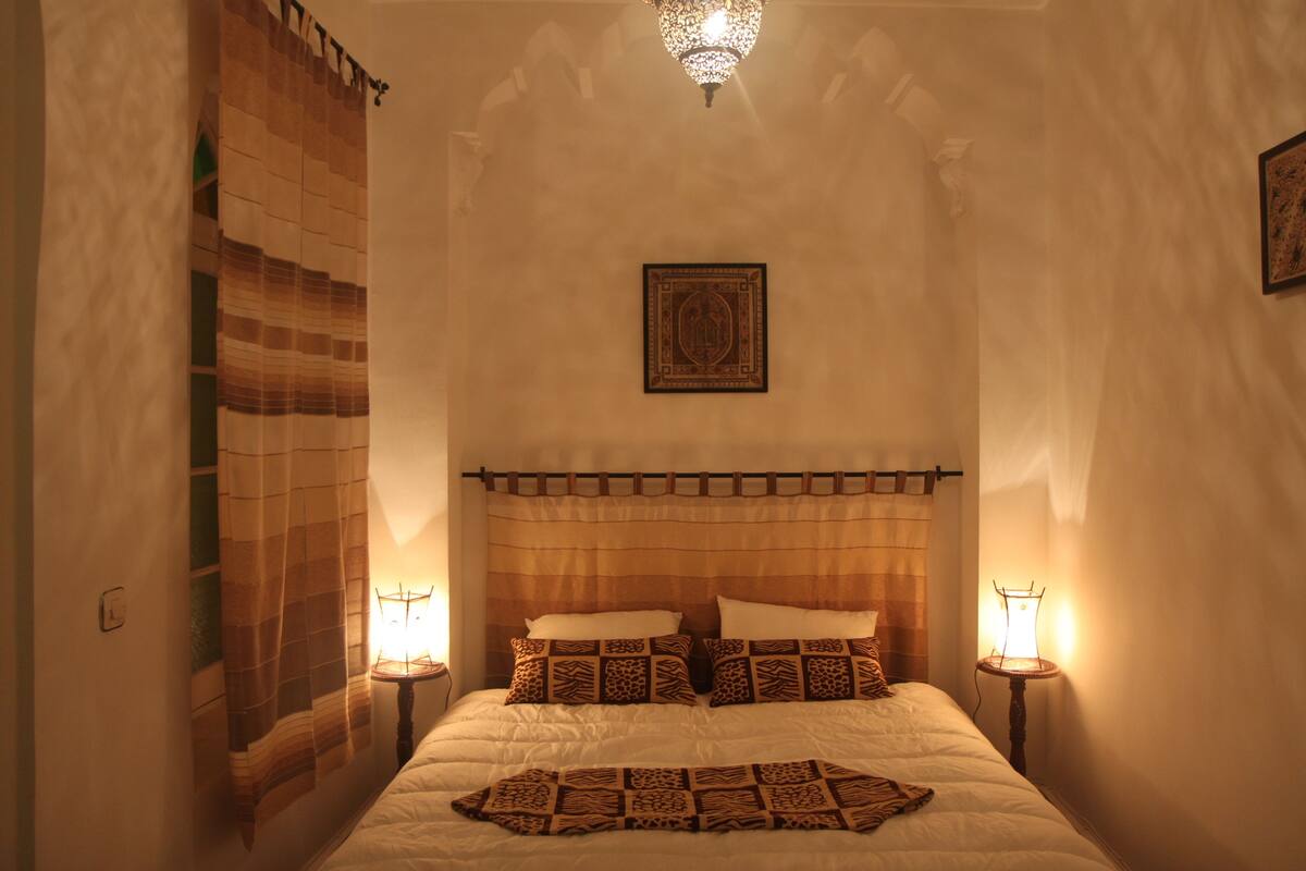 Double Room (Vent De Sable) | Individually decorated, individually furnished, iron/ironing board