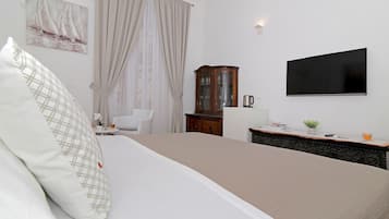 Standard Double Room | Select Comfort beds, desk, soundproofing, iron/ironing board