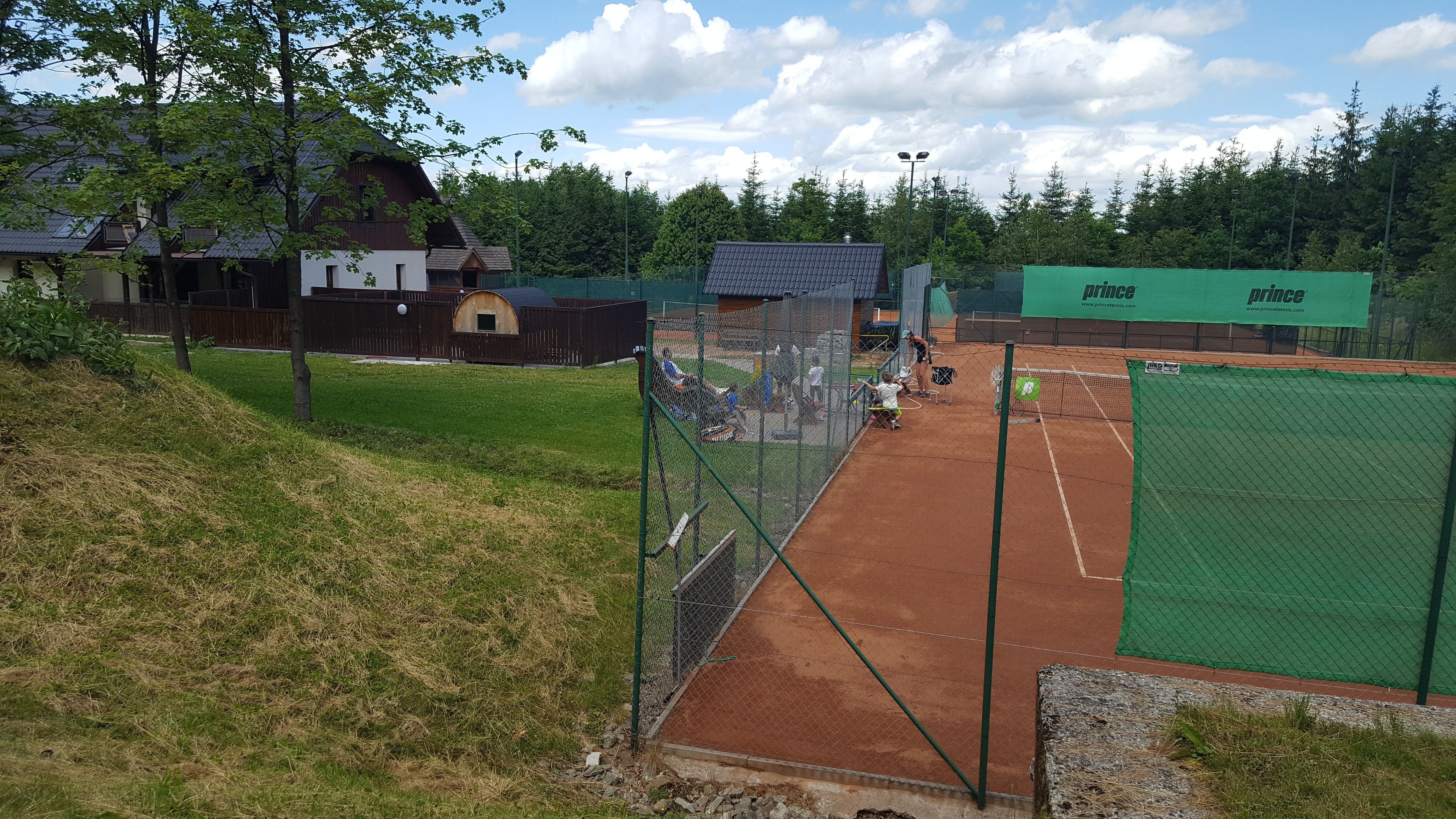 Lapangan tenis