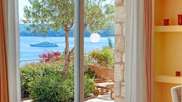 Villa de lujo, alberca privada, vista al mar (Rossa) | Área de sala de estar | Televisión LED, chimenea y reproductor de DVD