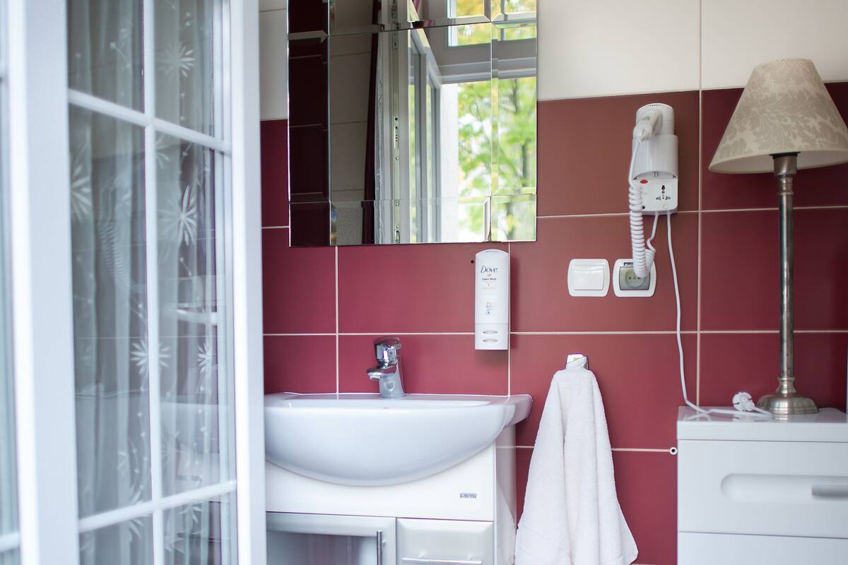 executive double room single use, garden view | bathroom | designer toiletries, hair dryer, bathrobes, slippers