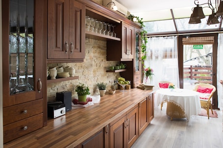 Breakfast, lunch, dinner and brunch served. Hotel Jozefina