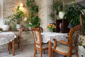 Breakfast, lunch, dinner served; garden views