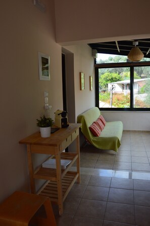 Standard Studio, Sea View