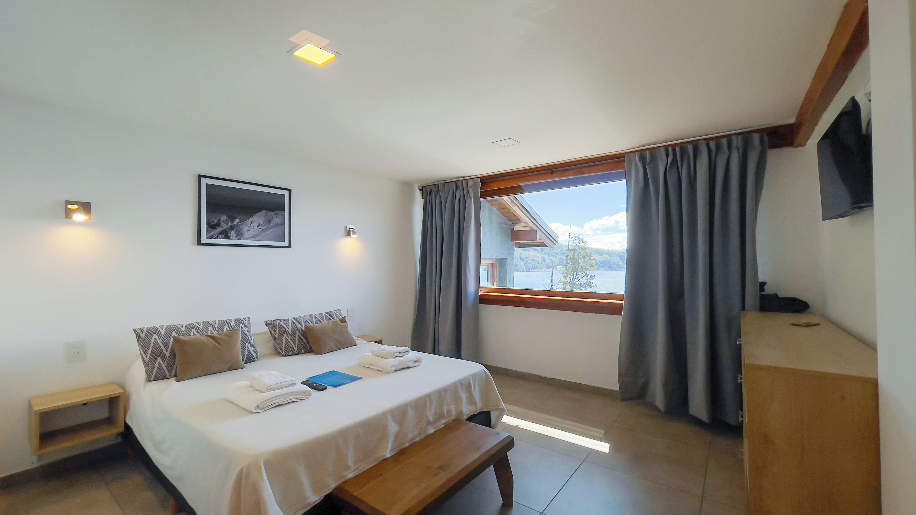 Minibar, desk, laptop workspace, WiFi (free)