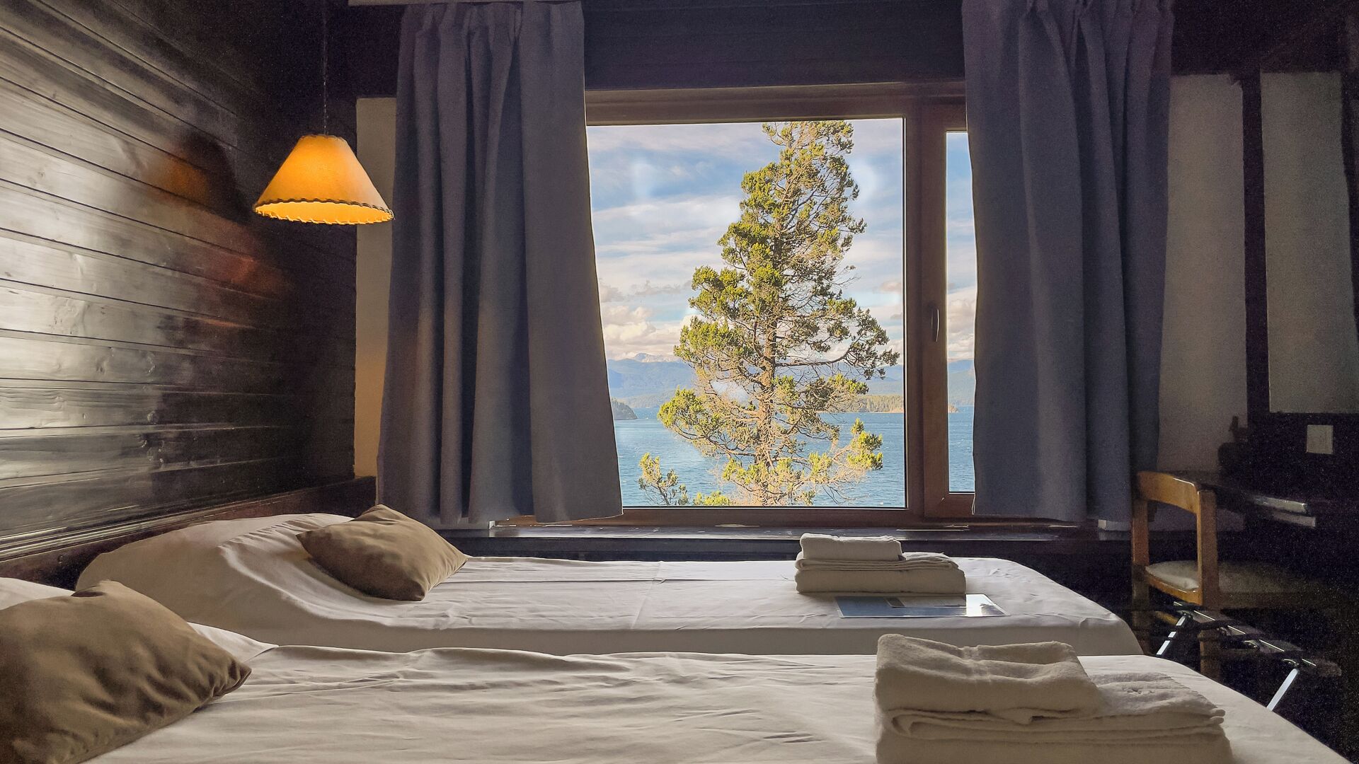 标准双床房 | 迷你吧、特色装修、特色家居、办公桌