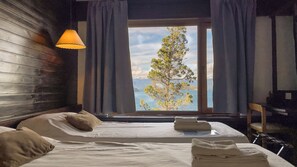 Standard Twin Room | Minibar, individually decorated, individually furnished, desk - Hostería Santa Rita (San Carlos de Bariloche)