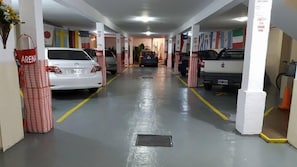 Aparcamiento sin asistencia gratuito