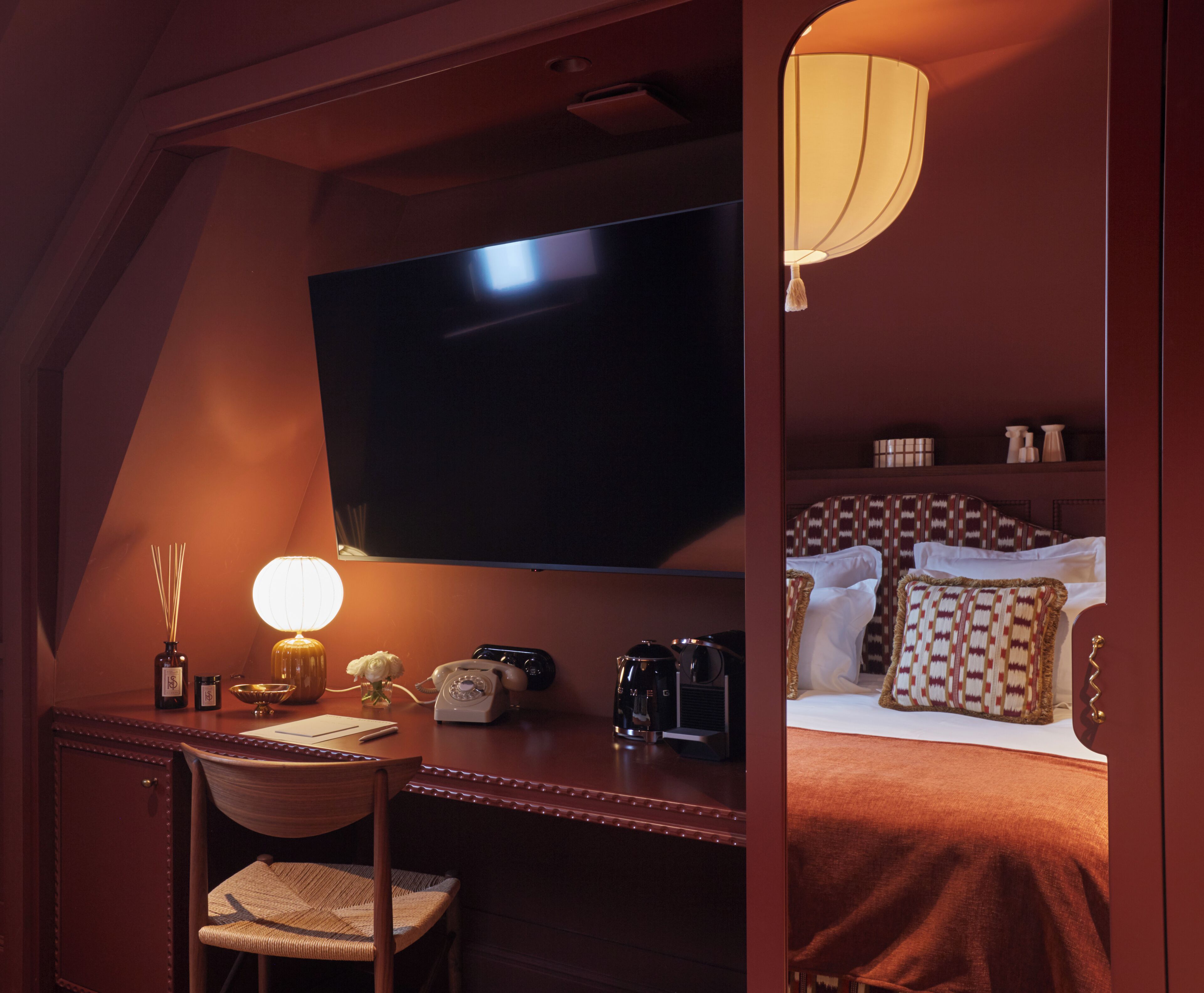 Standaard kamer, 1 queensize bed (Maison Silhouette) | Luxe beddengoed, een minibar, een kluis op de kamer
