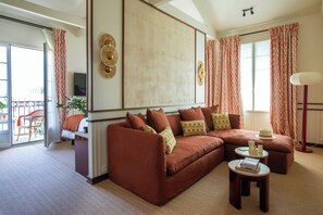 Suite – junior | Sengetøy av topp kvalitet, minibar og safe på rommet