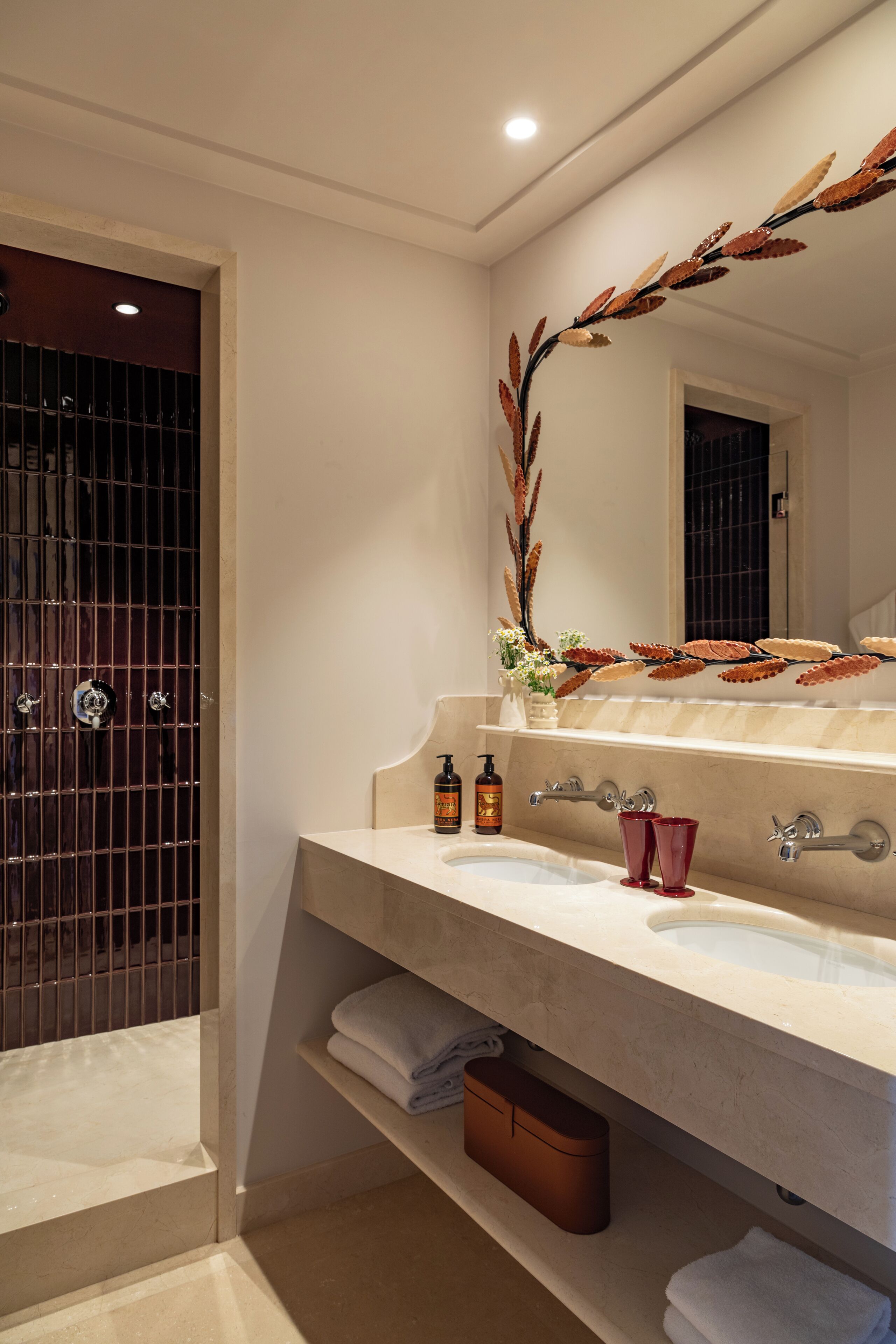 Photo - Hotel de Silhouette