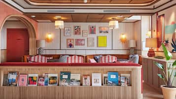 Coin salon dans le hall