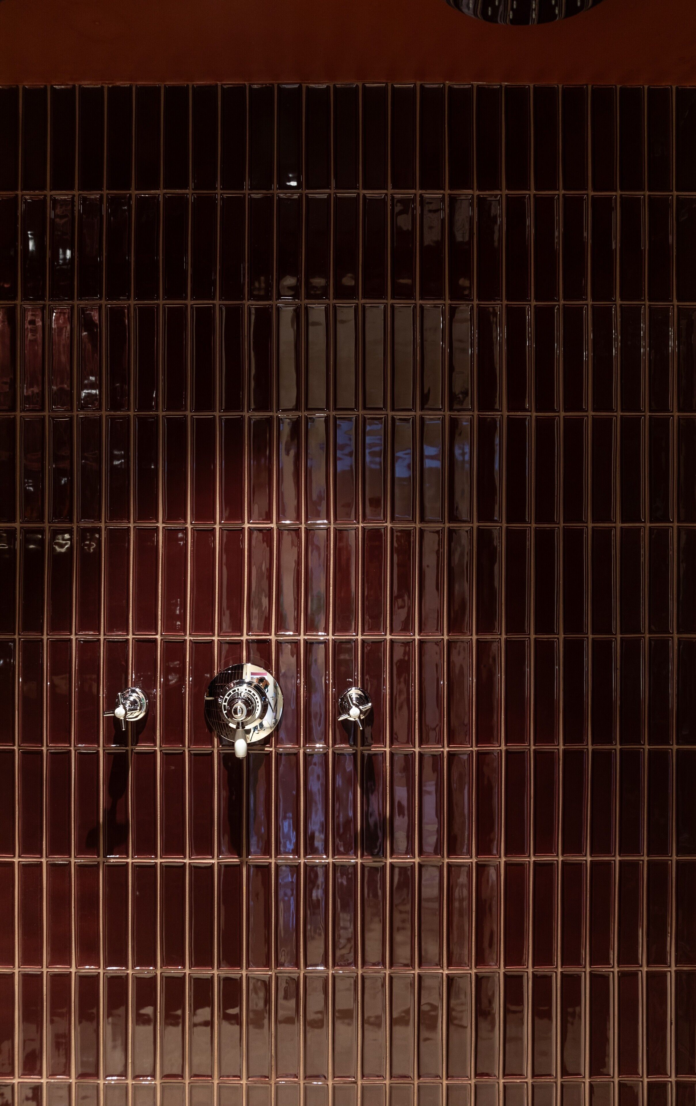 standard room, 1 double bed | bathroom | combined shower/bathtub, rainfall showerhead, free toiletries