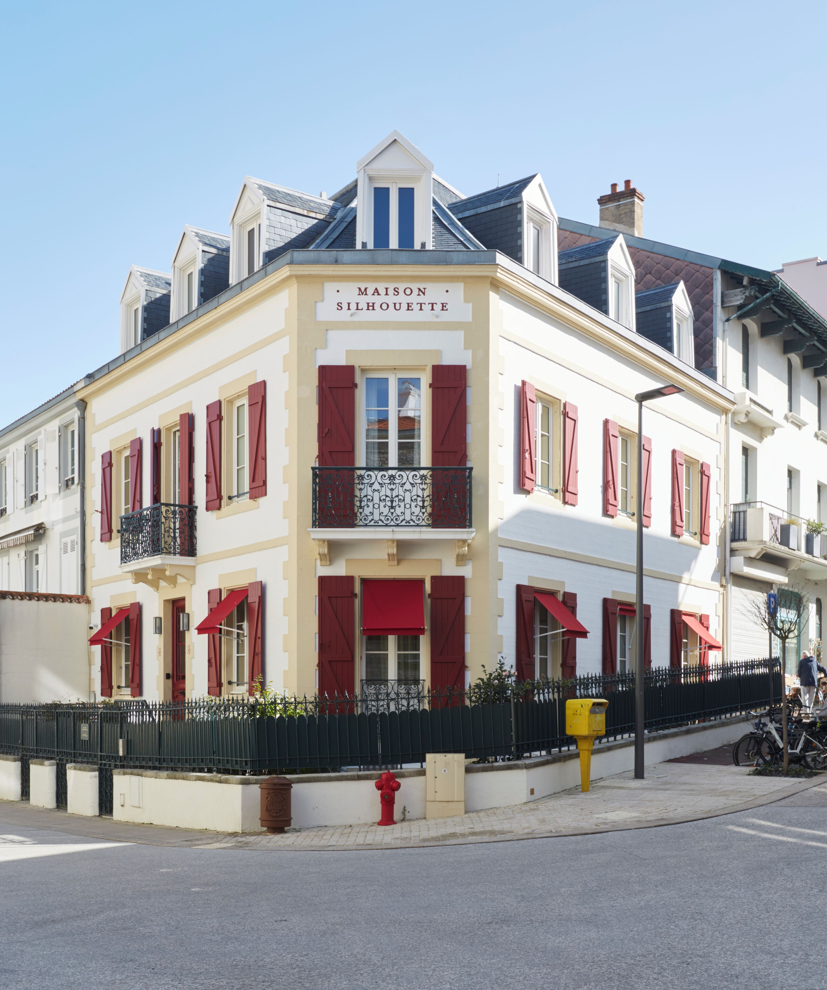 Hochwertige Bettwaren, Minibar, Zimmersafe, individuell dekoriert