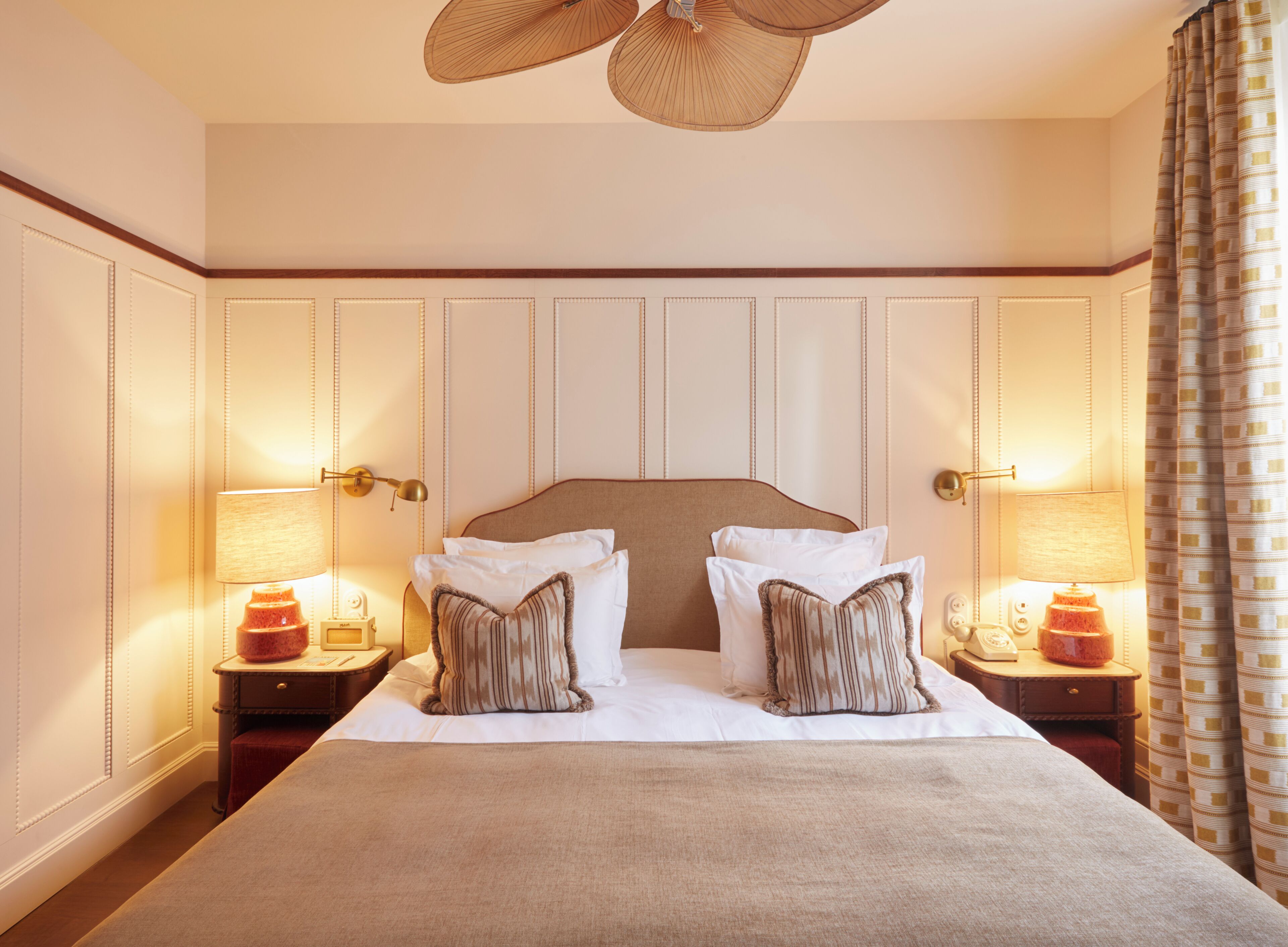 Ropa de cama de alta calidad y minibar 