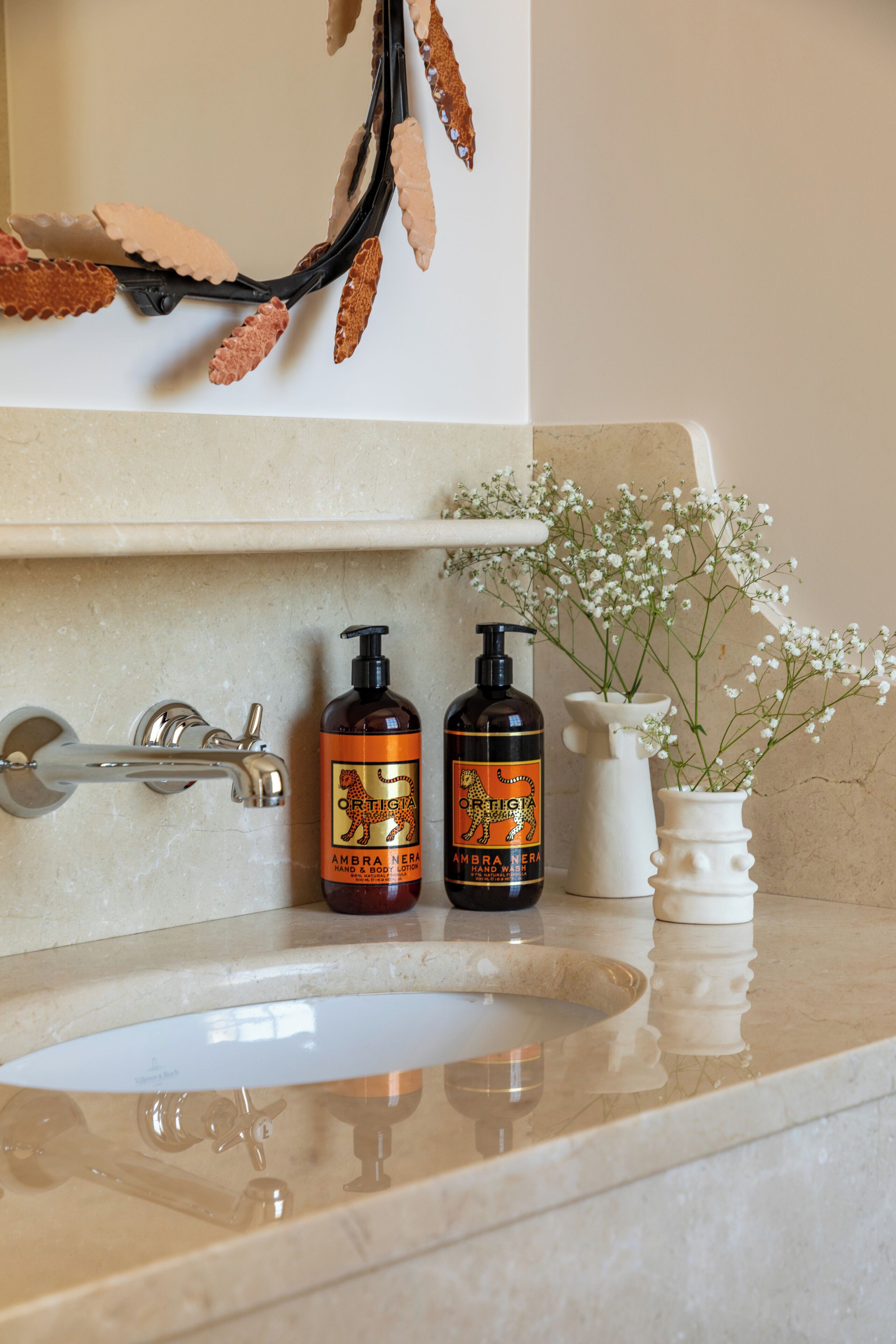 superior room, 1 queen bed | bathroom | combined shower/bathtub, rainfall showerhead, free toiletries