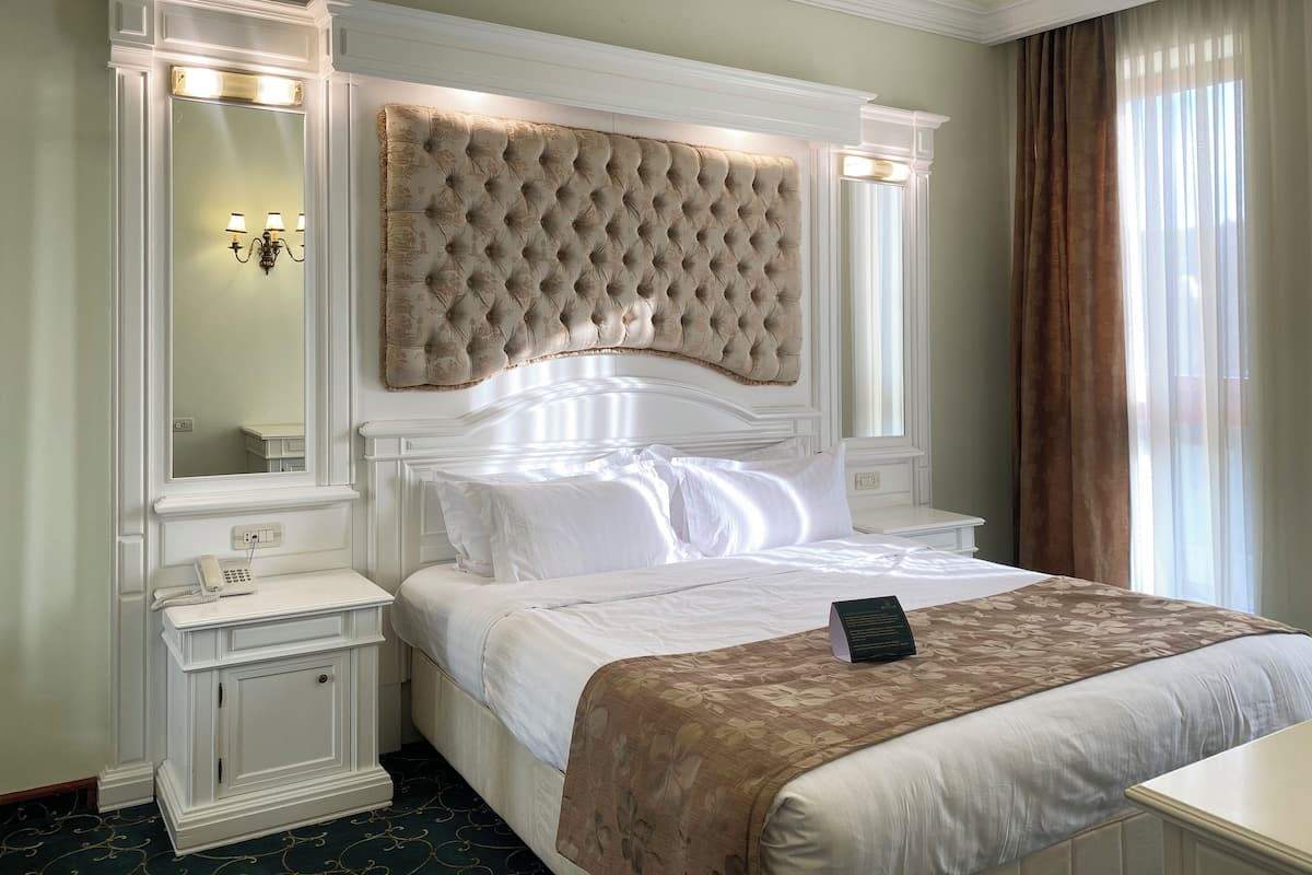 Executive Suite | 2 bedrooms, minibar, in-room safe, desk