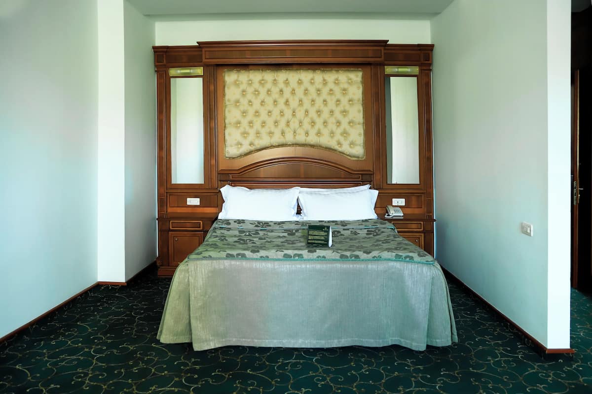 Senior Suite | 2 bedrooms, minibar, in-room safe, desk