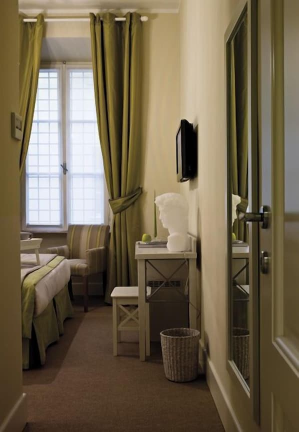 Classic Double Room | Premium bedding, down comforters, Select Comfort beds, minibar - Le Stanze di Orazio (Rome)