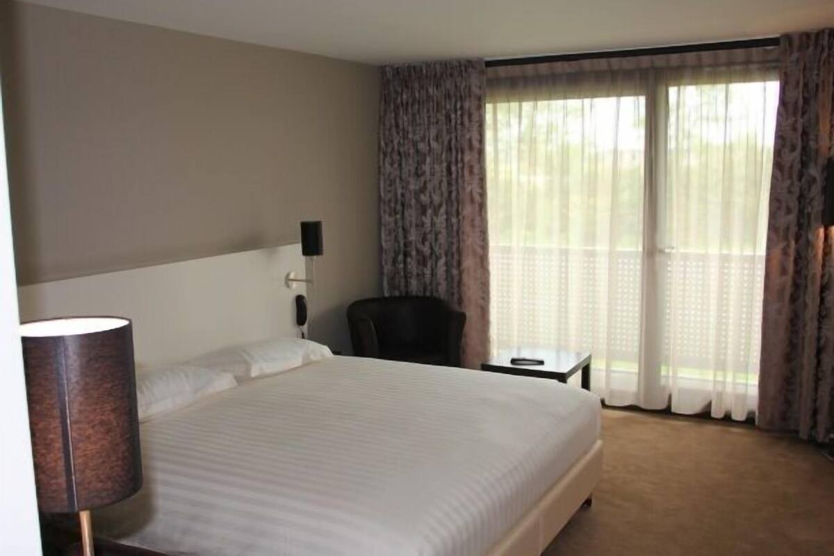 Double Room | Premium bedding, Tempur-Pedic beds, desk, blackout drapes