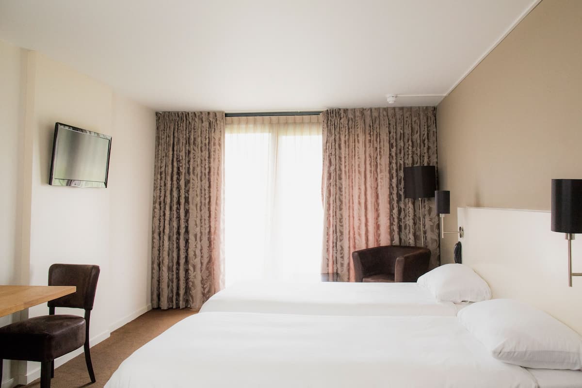 Double Room, Accessible (MIVA) | Premium bedding, Tempur-Pedic beds, desk, blackout drapes