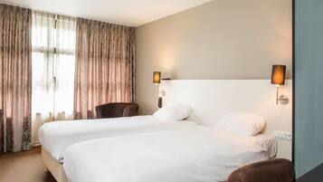 Twin Room | Premium bedding, Tempur-Pedic beds, desk, blackout drapes