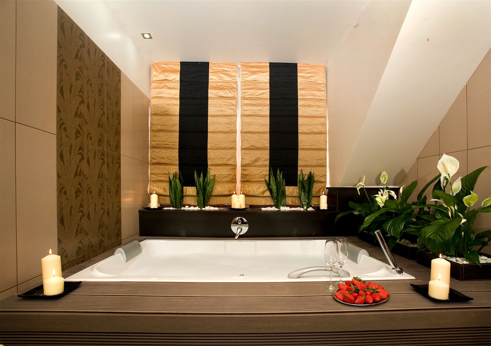 deep-soaking bathtub