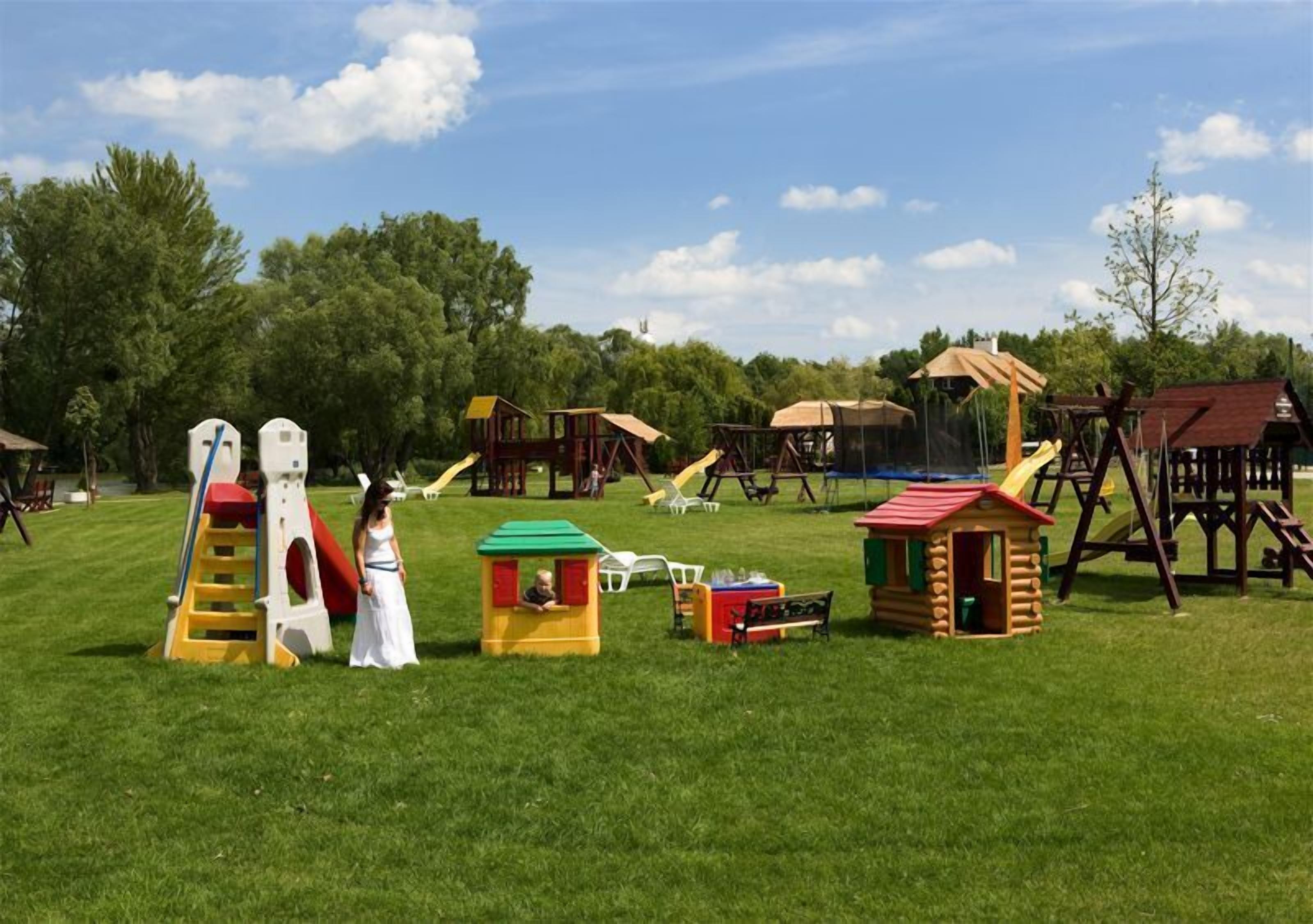 children’s play area – outdoor