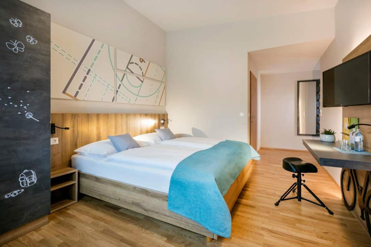 Caja fuerte, cortinas opacas, ropa de cama