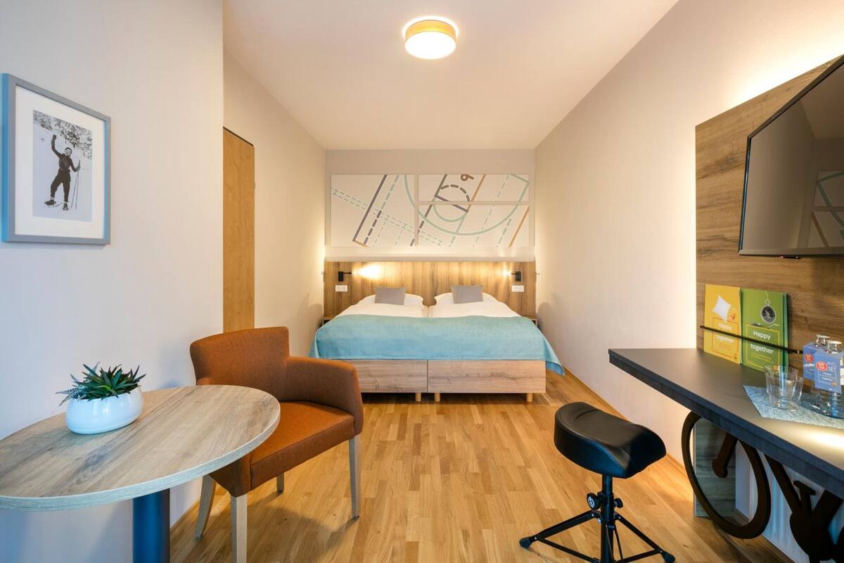 Caja fuerte, cortinas opacas, ropa de cama
