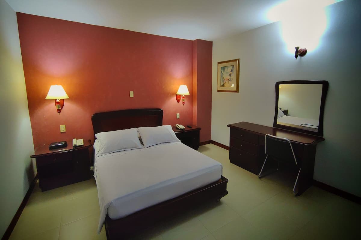 Colchones Tempur-Pedic, minibar y caja de seguridad en la habitación