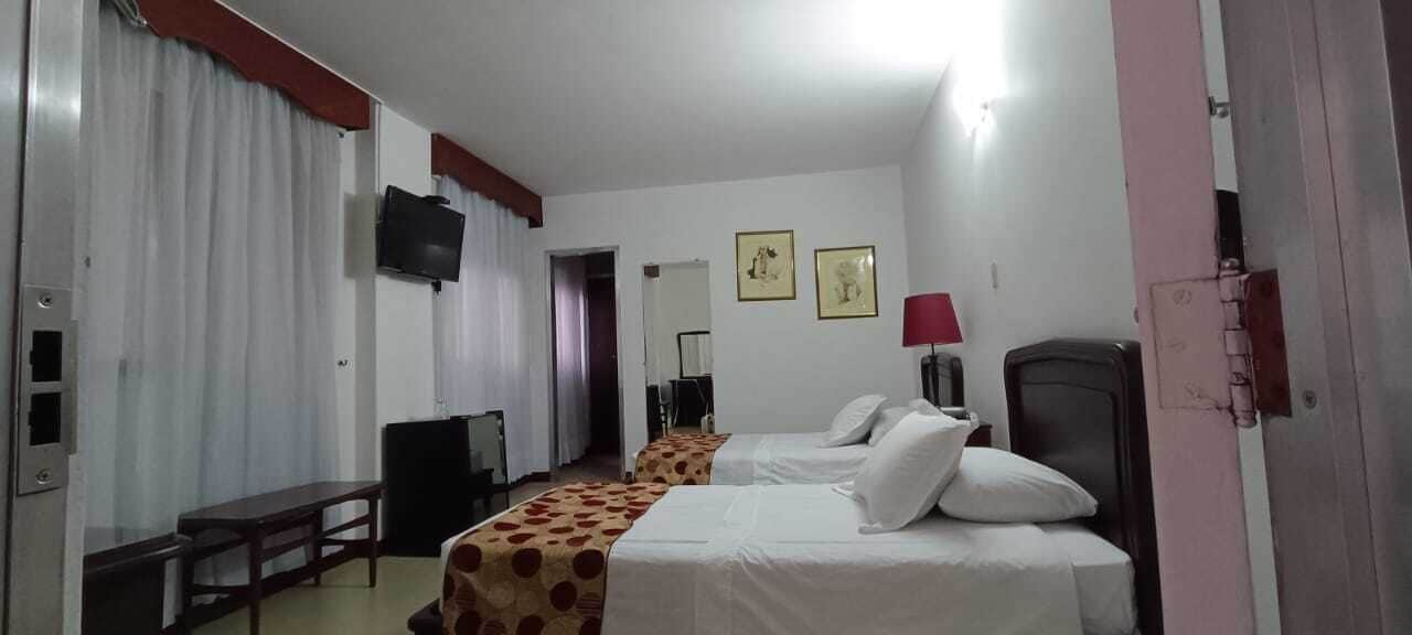 Habitación familiar | Colchones Tempur-Pedic, minibar, caja fuerte y escritorio