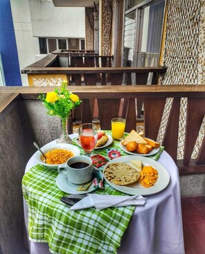 Standard Single Room | Room service - dining - Gran Hotel (Medellín)